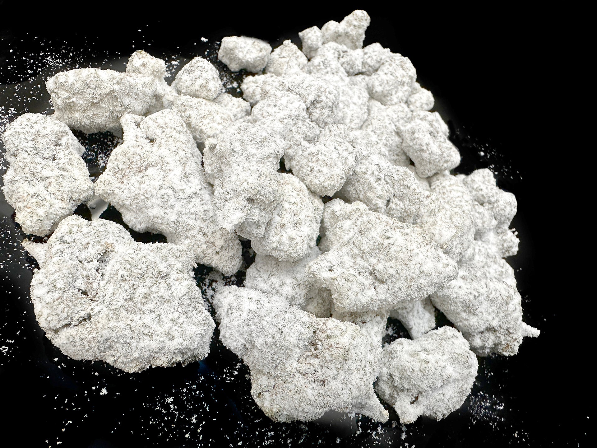 LUX SNOWBALLZ THCa Isolate Flower